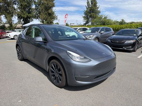 Used 2021 Tesla Model Y Long Range image 2