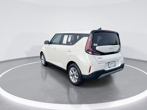 Used 2025 Kia Soul LX w/ LX Technology Package FWD image 6