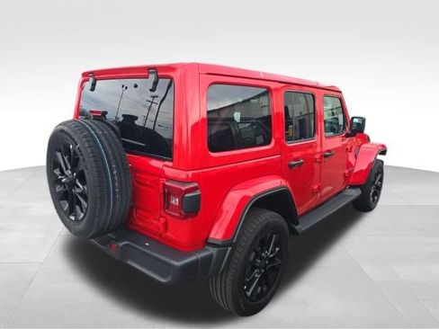Used 2025 Jeep Wrangler Unlimited Sahara image 6