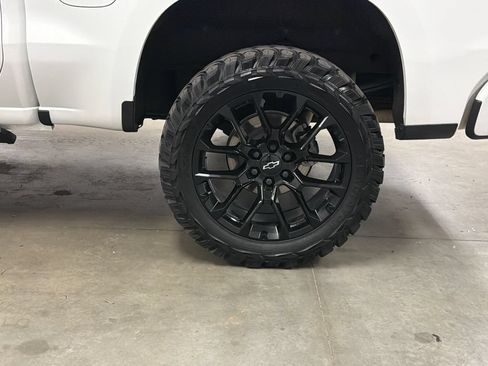 Used 2025 Chevrolet Silverado 1500 RST w/ Z71 Off-Road Package AWD/4WD image 12