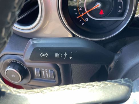 Used 2020 Jeep Wrangler Unlimited Sahara AWD/4WD image 19