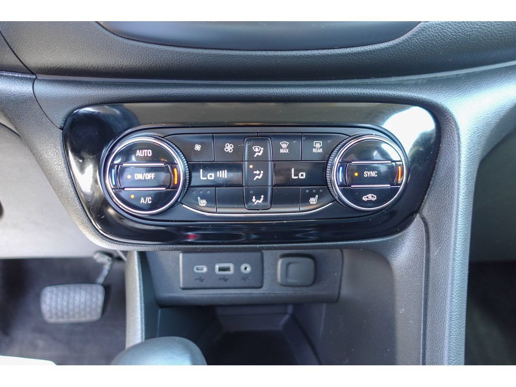 Used 2022 Buick Encore GX Select AWD/4WD image 18