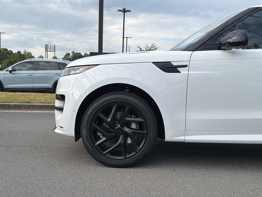 New 2026 Land Rover Range Rover Sport Dynamic SE AWD/4WD image 9