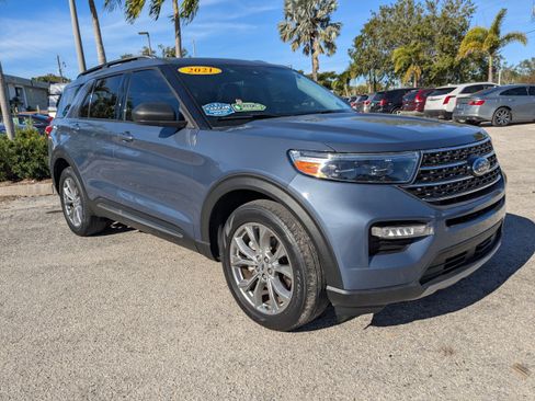 Used 2021 Ford Explorer XLT w/ Equipment Group 202A image 2