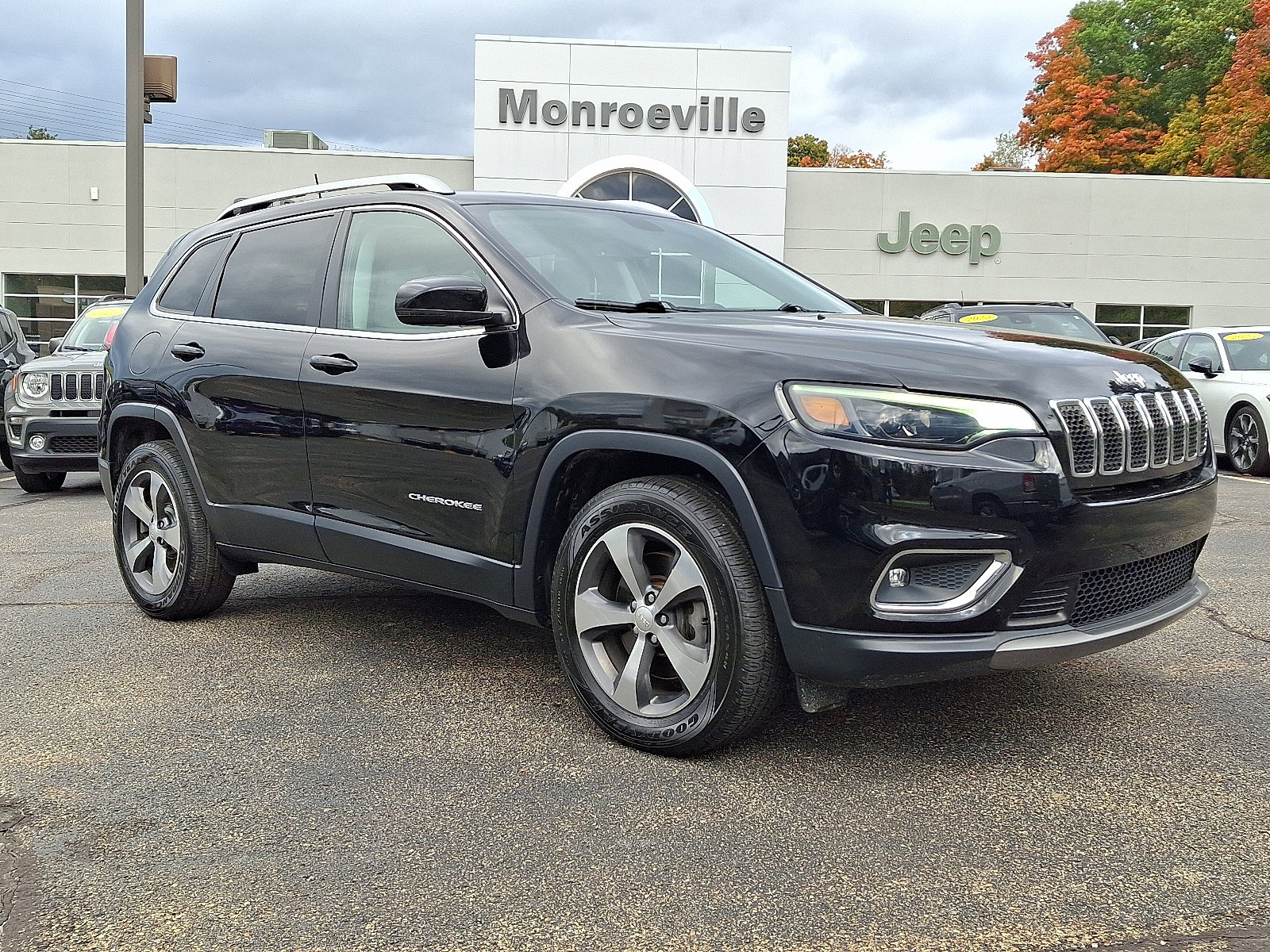 Certified 2019 Jeep Cherokee Limited AWD/4WD image 3