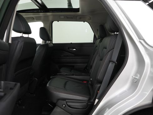 Used 2023 Nissan Pathfinder SL w/ SL Premium Package image 18