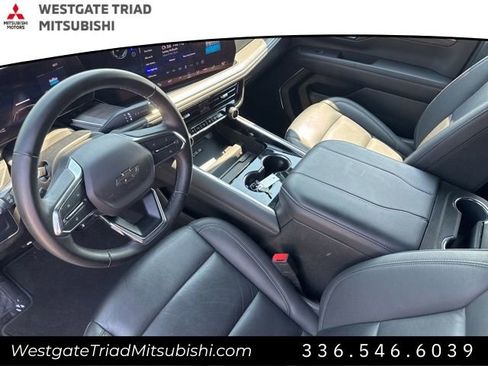 Used 2025 Chevrolet Suburban Z71 AWD/4WD image 6