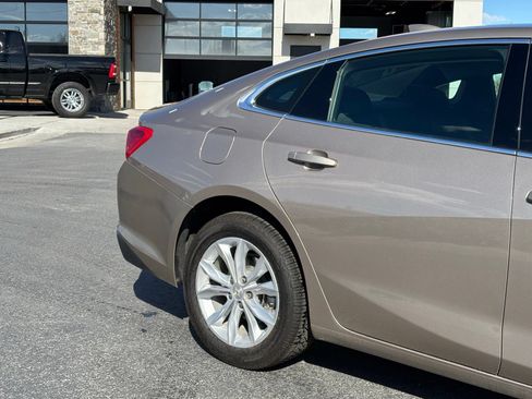 Used 2025 Chevrolet Malibu LT FWD image 3