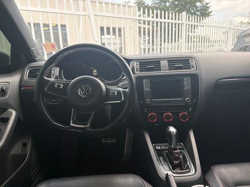 Used 2018 Volkswagen Jetta GLI FWD image 7