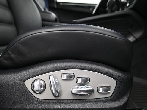 Certified 2022 Porsche Macan S AWD/4WD image 15