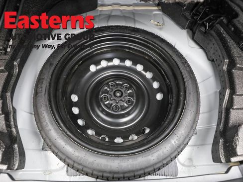 Used 2022 Toyota Prius LE image 20