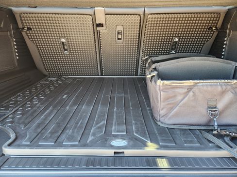 New 2026 Land Rover Defender 110 X-Dynamic SE image 32