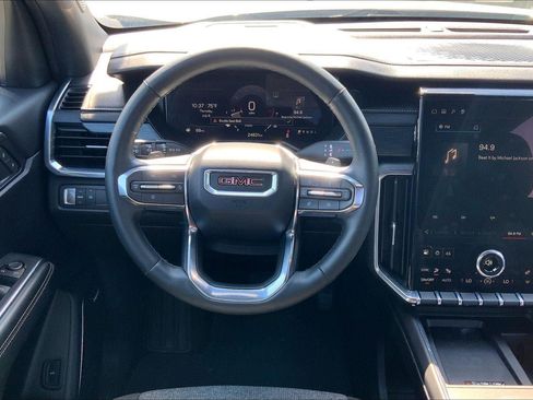 Used 2025 GMC Acadia Elevation FWD image 5