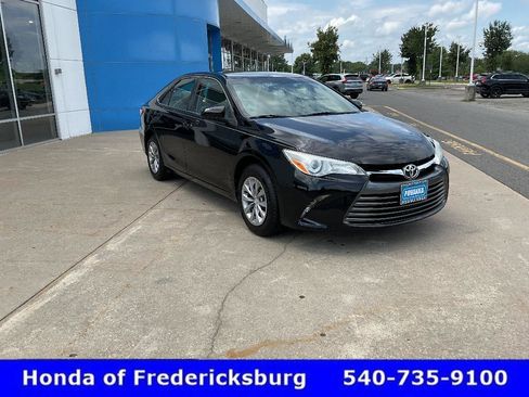 Used 2017 Toyota Camry LE FWD image 8