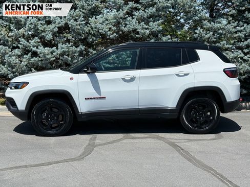 Used 2023 Jeep Compass Trailhawk image 4