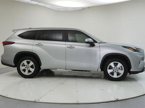 Used 2023 Toyota Highlander L image 8