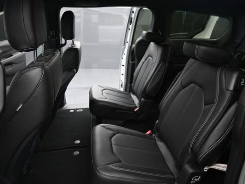 New 2025 Chrysler Voyager LX image 19