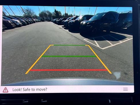 Used 2025 Volkswagen Atlas SE image 25