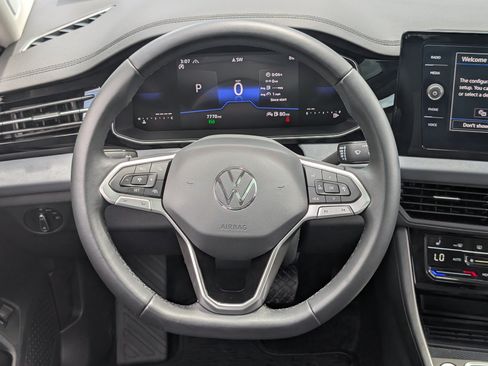 Used 2025 Volkswagen Jetta SE w/ Sunroof Package FWD image 59