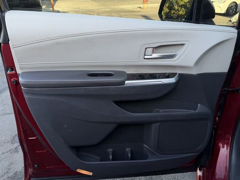 Used 2022 Toyota Sienna XLE FWD image 19
