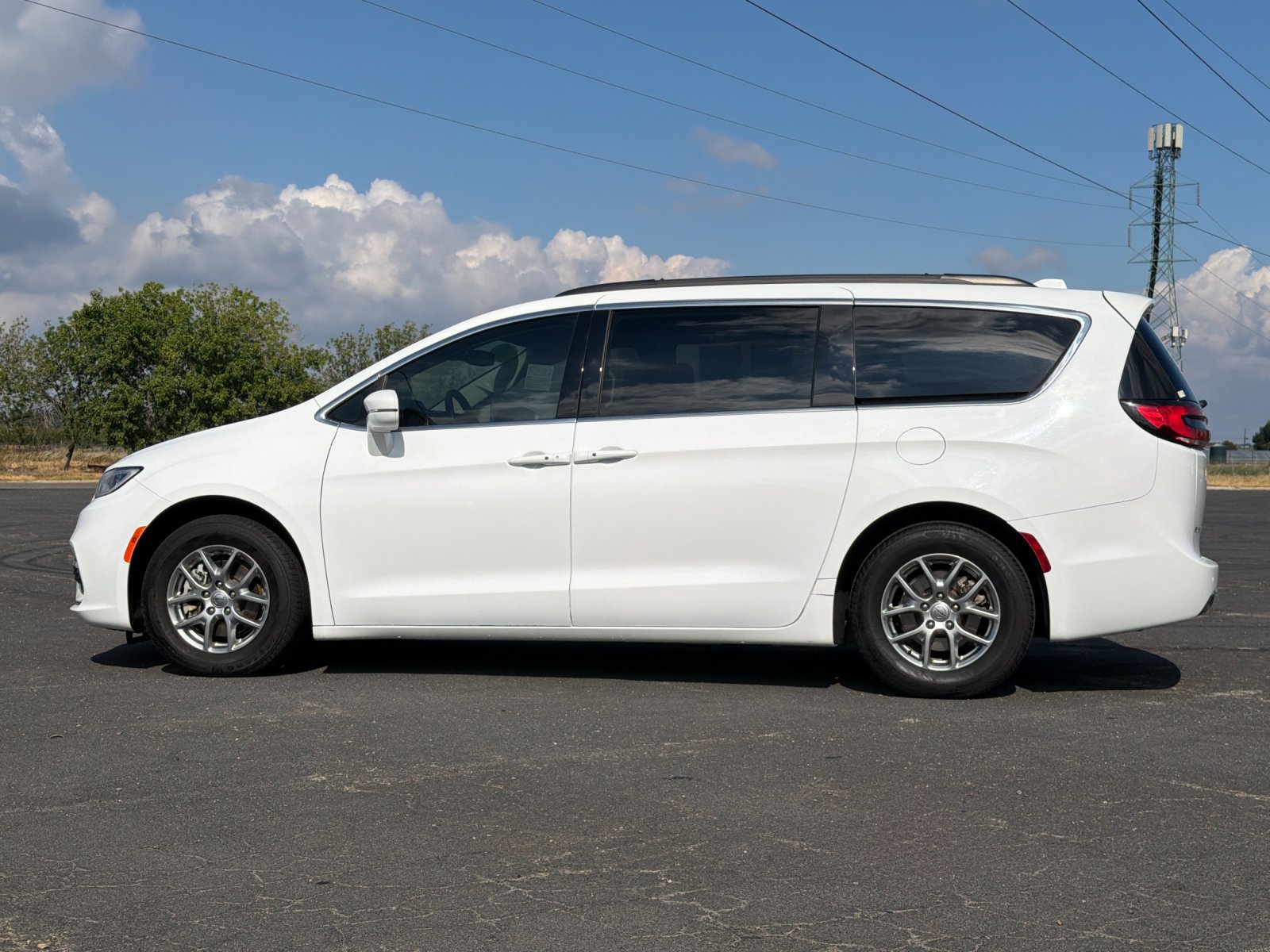Used 2021 Chrysler Pacifica Touring FWD image 7