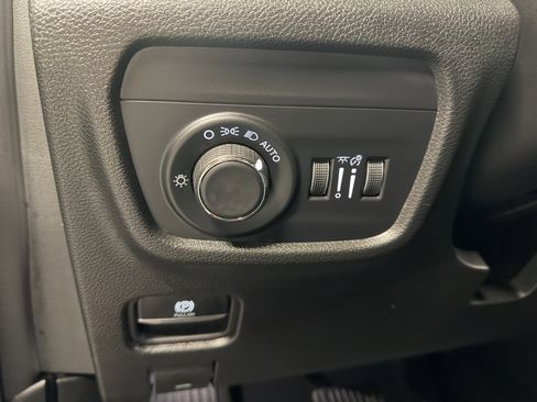 Used 2024 Jeep Grand Cherokee L Altitude image 20