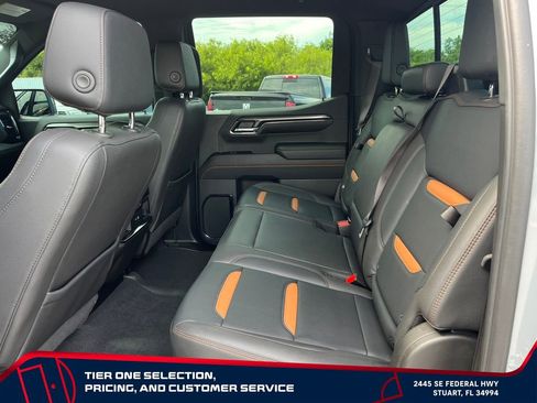 Used 2024 GMC Sierra 1500 AT4 w/ Technology Package AWD/4WD image 11