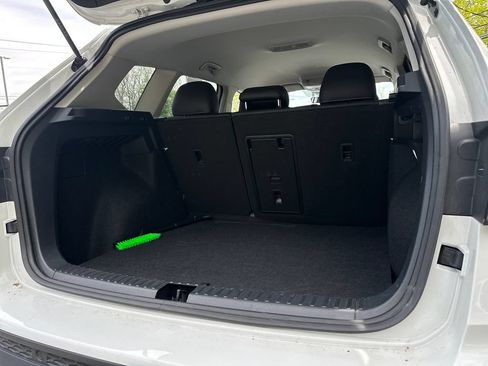 Certified 2025 Volkswagen Taos SE AWD/4WD image 14