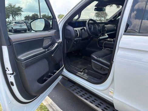 Used 2025 Ford Expedition Tremor AWD/4WD image 4