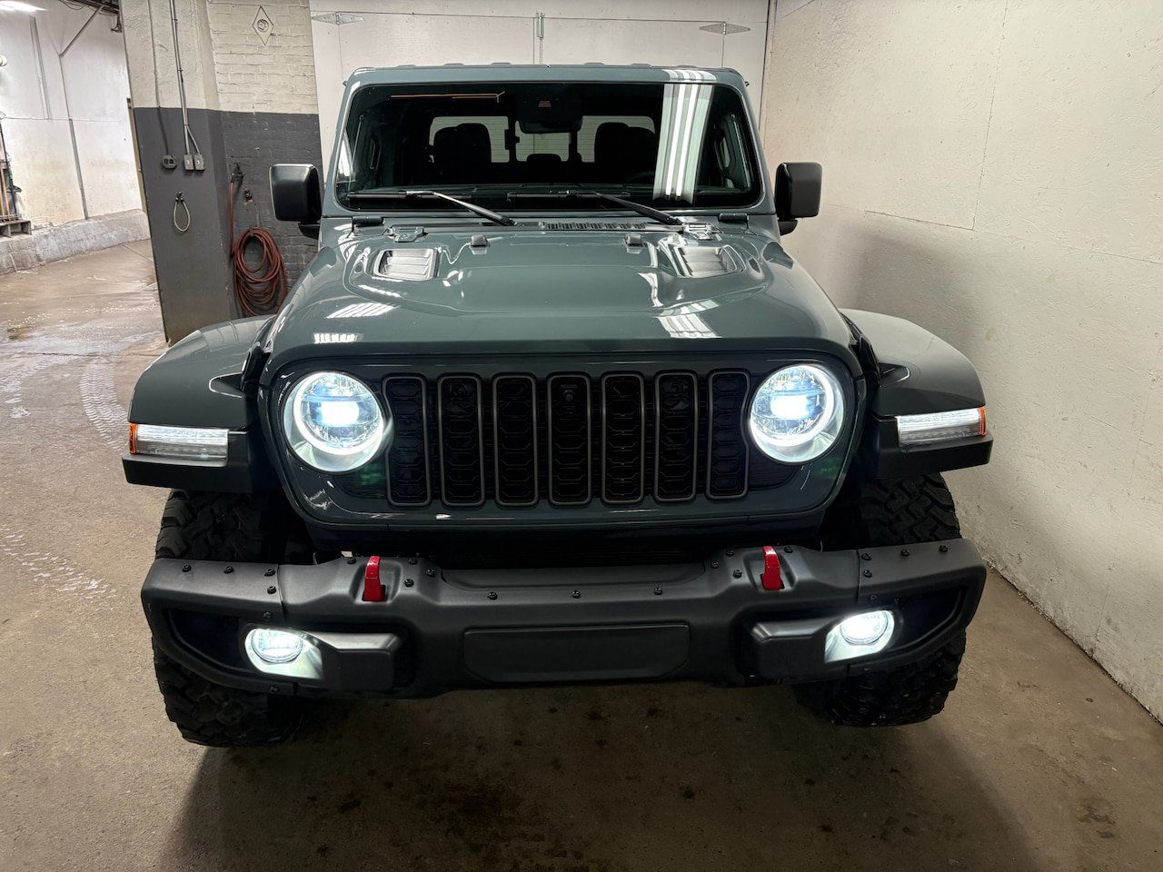 Used 2024 Jeep Gladiator Rubicon AWD/4WD image 5