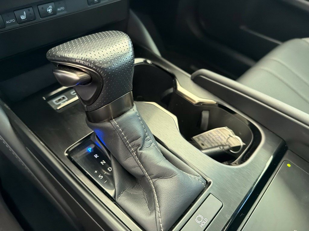 Used 2024 Lexus ES 350 F Sport w/ Accessory Package (Z2) FWD image 9