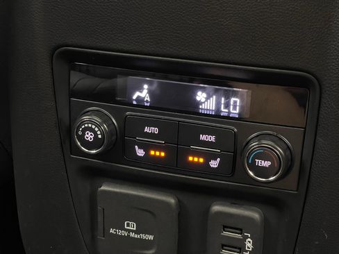 Used 2019 Buick Enclave Premium w/ Experience Buick Package FWD image 7