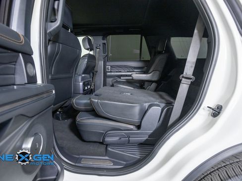 Used 2023 Ford Expedition Platinum AWD/4WD image 29
