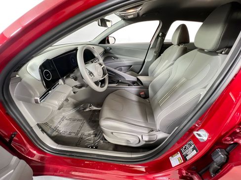 Used 2024 Hyundai Elantra SEL image 20