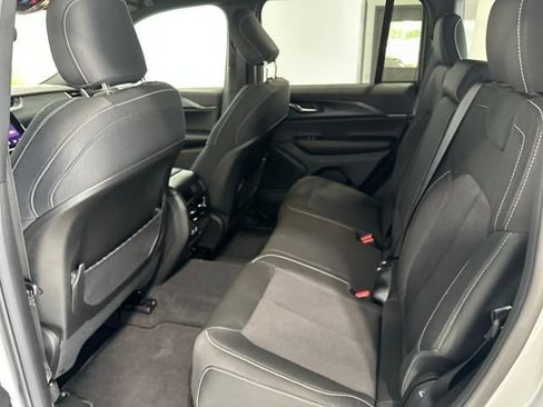 New 2025 Jeep Grand Cherokee Laredo w/ Luxury Tech Group I image 5