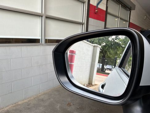 Used 2025 Nissan Rogue SV FWD image 19