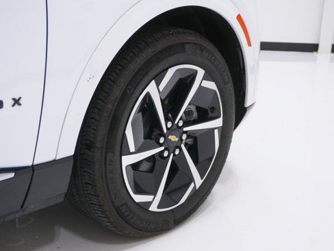 Used 2025 Chevrolet Equinox EV LT w/ Convenience Package FWD image 5
