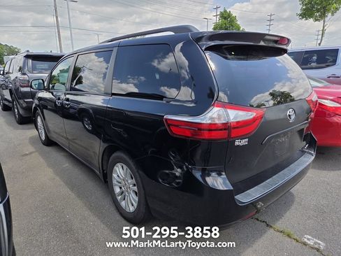 Used 2016 Toyota Sienna XLE FWD image 3