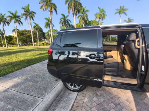 Used 2018 Kia Sedona SX FWD image 37