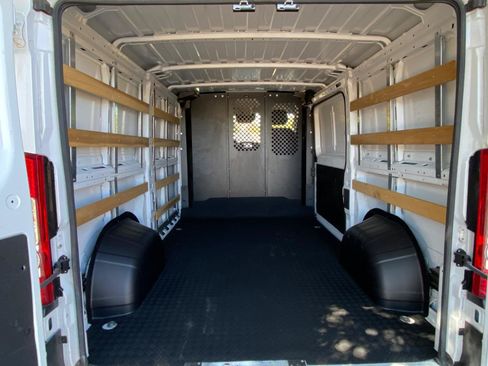 Used 2025 RAM ProMaster 2500 w/ U-Haul Equipment Group FWD image 8