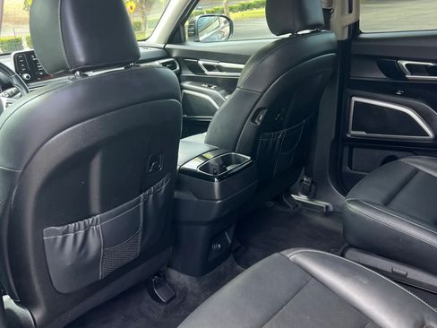 Used 2020 Kia Telluride S FWD image 19