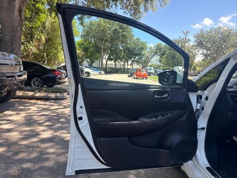 Used 2019 Nissan Leaf S FWD image 13