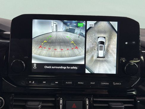 Used 2024 Nissan Pathfinder Platinum image 24