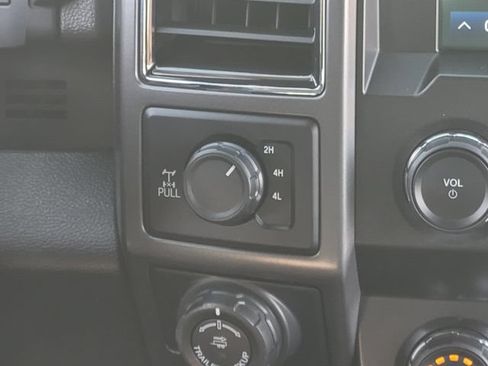 Used 2019 Ford F150 XLT w/ Equipment Group 302A Luxury AWD/4WD image 19