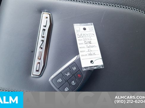 Used 2025 GMC Yukon XL Denali AWD/4WD image 21