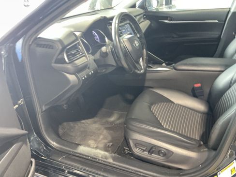 Used 2020 Toyota Camry SE w/ Convenience Package FWD image 6