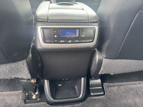 Used 2019 Toyota Highlander XLE image 31