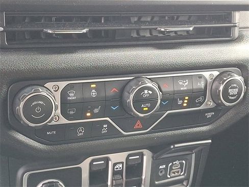 Used 2025 Jeep Wrangler Willys image 11