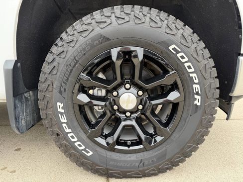 Used 2022 Chevrolet Silverado 1500 LT image 10