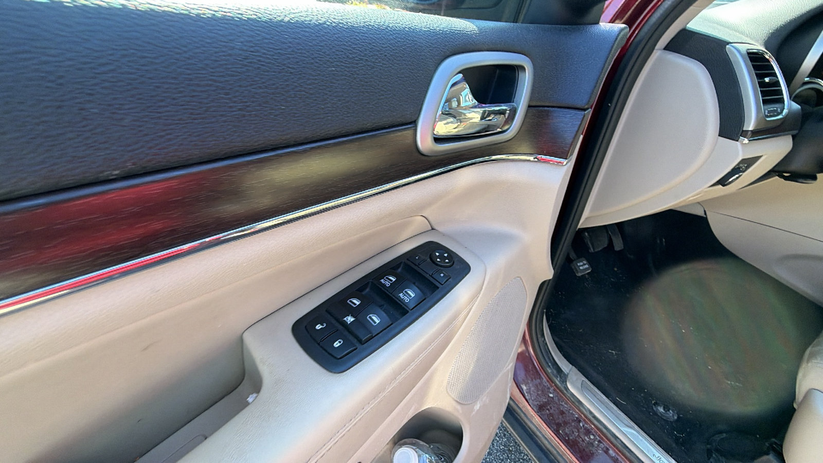 Used 2018 Jeep Grand Cherokee Limited AWD/4WD image 15